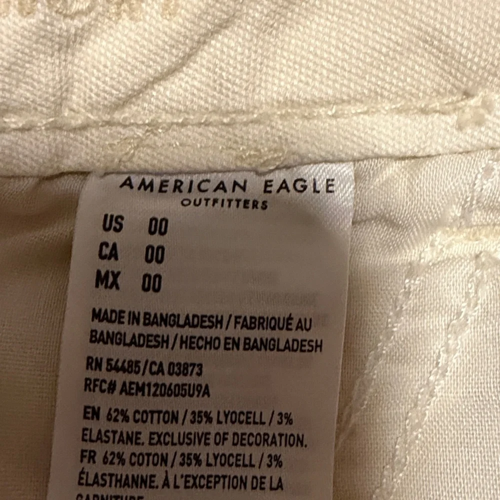 American Eagle Outfitters Cream Highest Rise 90’s Boyfriend Short